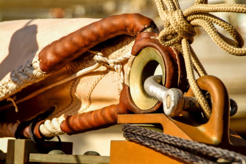 Mainsail foot on the boom